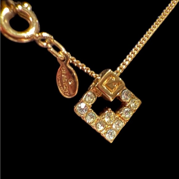 Givenchy Pendant Necklace - Picture 5 of 5